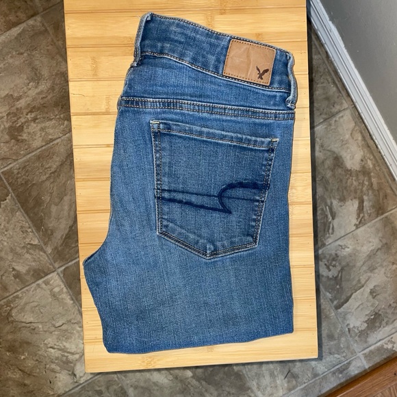 AEO Skinny Jeans, Size 6. Excellent condition. CLOSET CLEAN OUT - Picture 2 of 5